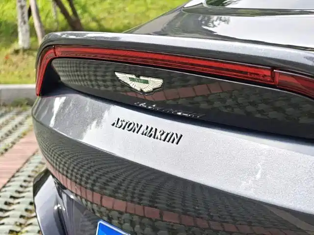 Aston Martin V8 Vantage — миниатюра 3