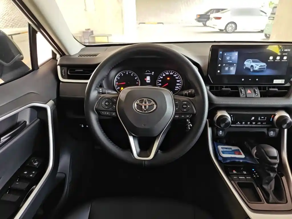 Toyota RAV4 2024 2.0L CVT