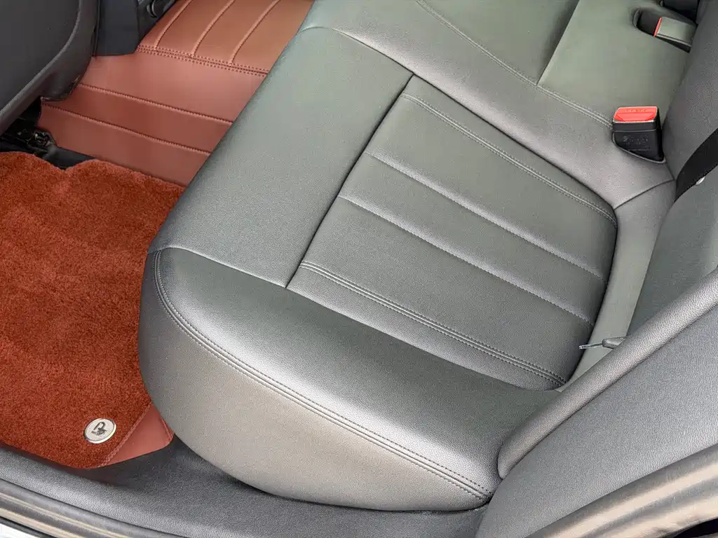 BMW 5 Series — миниатюра 15