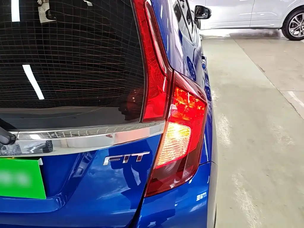 Honda Fit — миниатюра 8