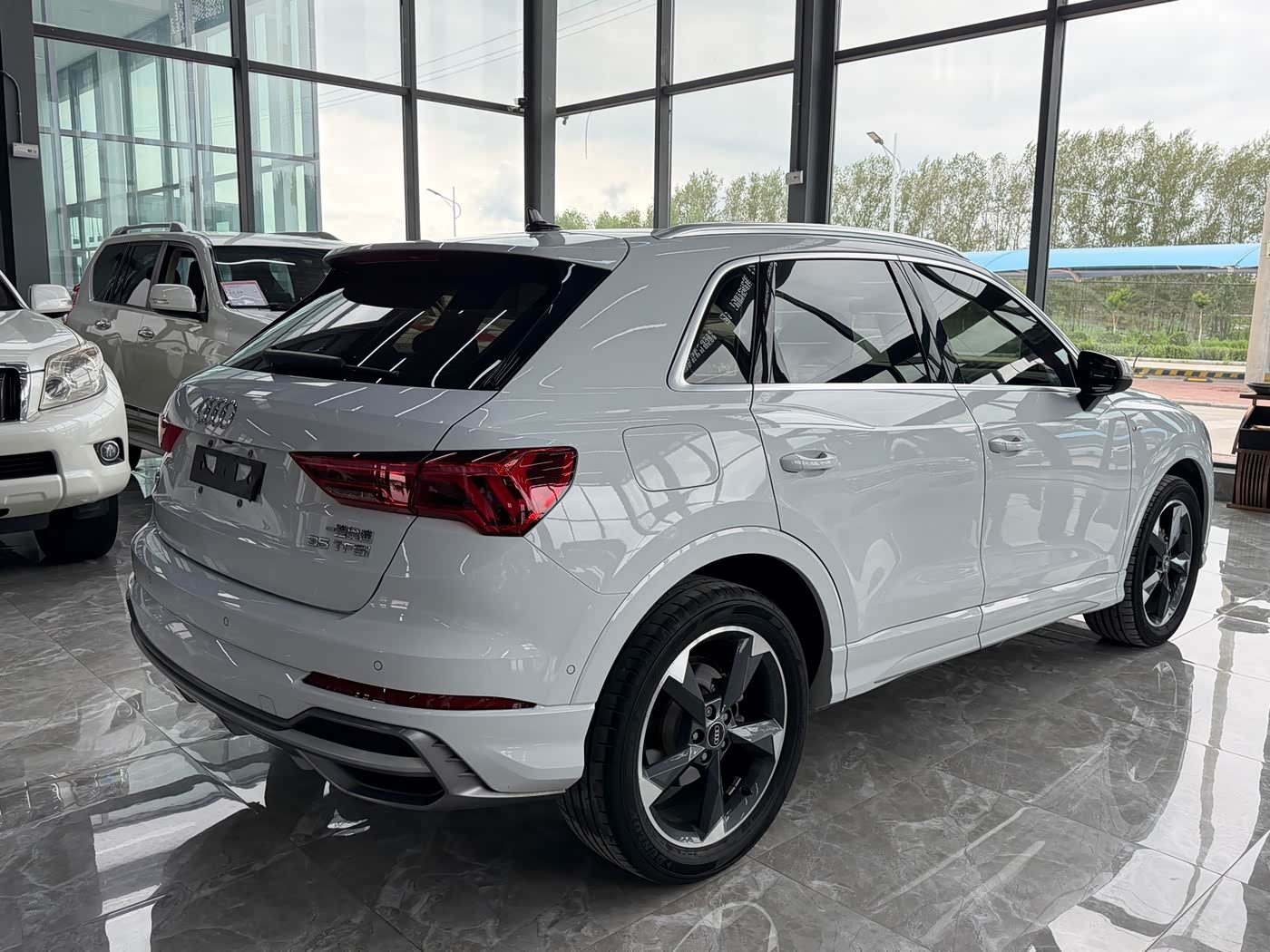 Audi Q3 1.4 л 2023 г. Белый, пробег 44000 км