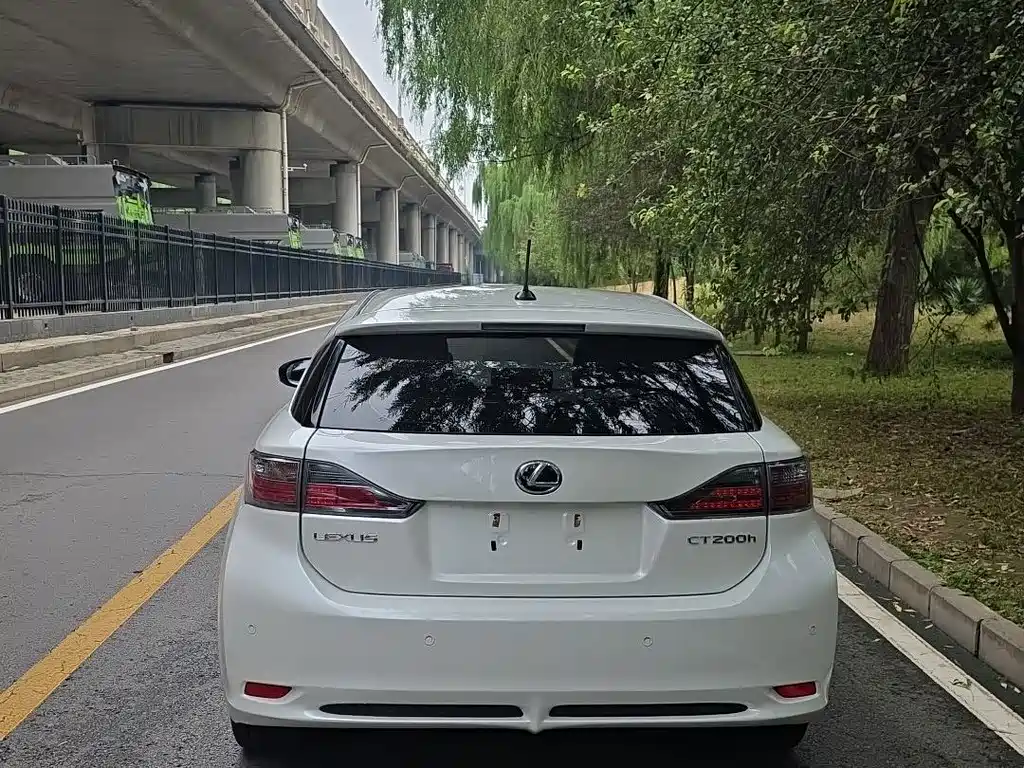 Lexus CT — миниатюра 4