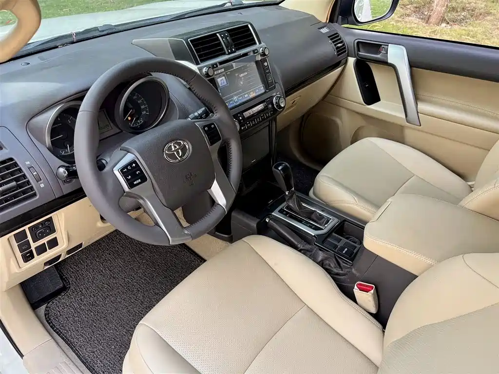 Toyota Land Cruiser Prado 2014 2.7L AT Standard