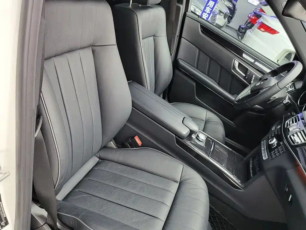 Mercedes-Benz E-Class — миниатюра 8