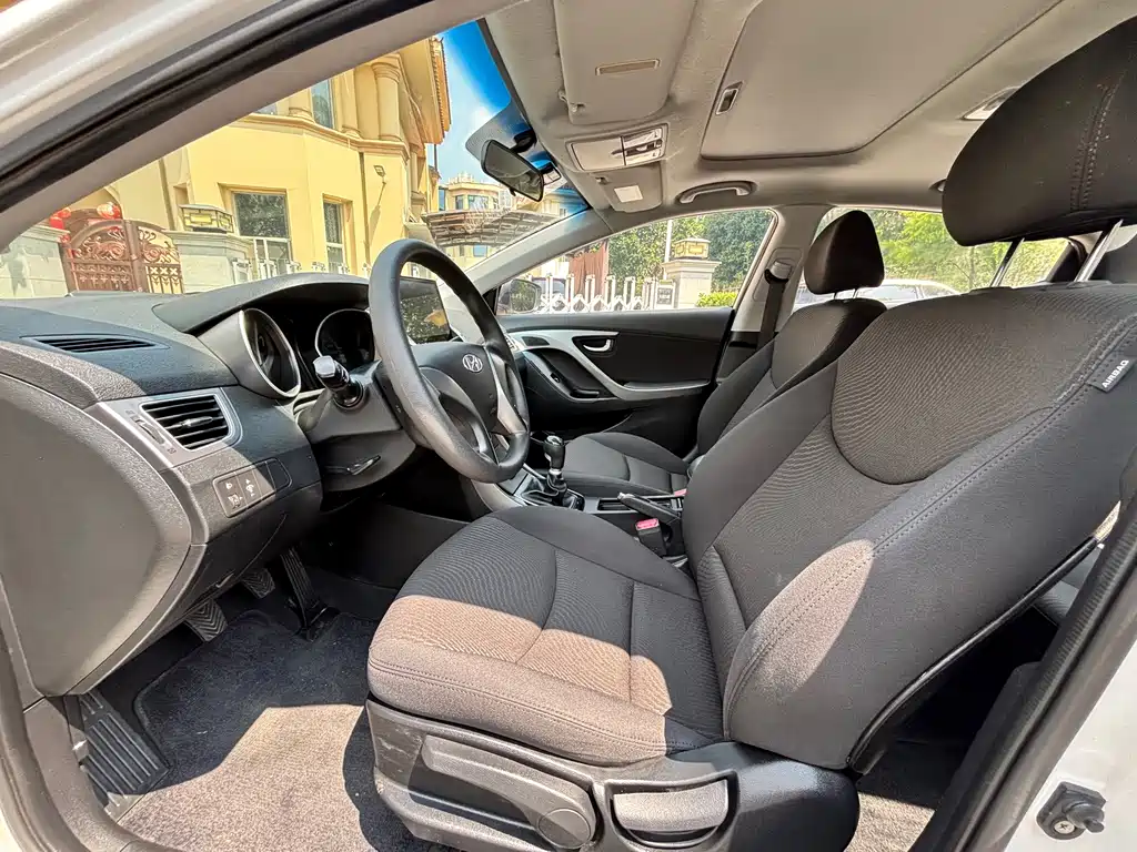 Hyundai Elantra Langdong — миниатюра 4