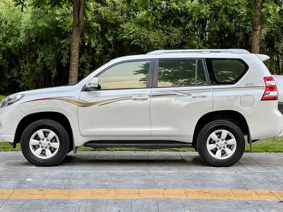 Toyota Land Cruiser Prado 2014 2.7L AT Standard