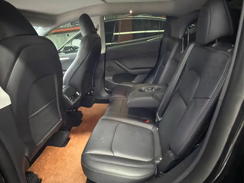 Mercedes-Benz EQC — миниатюра 10