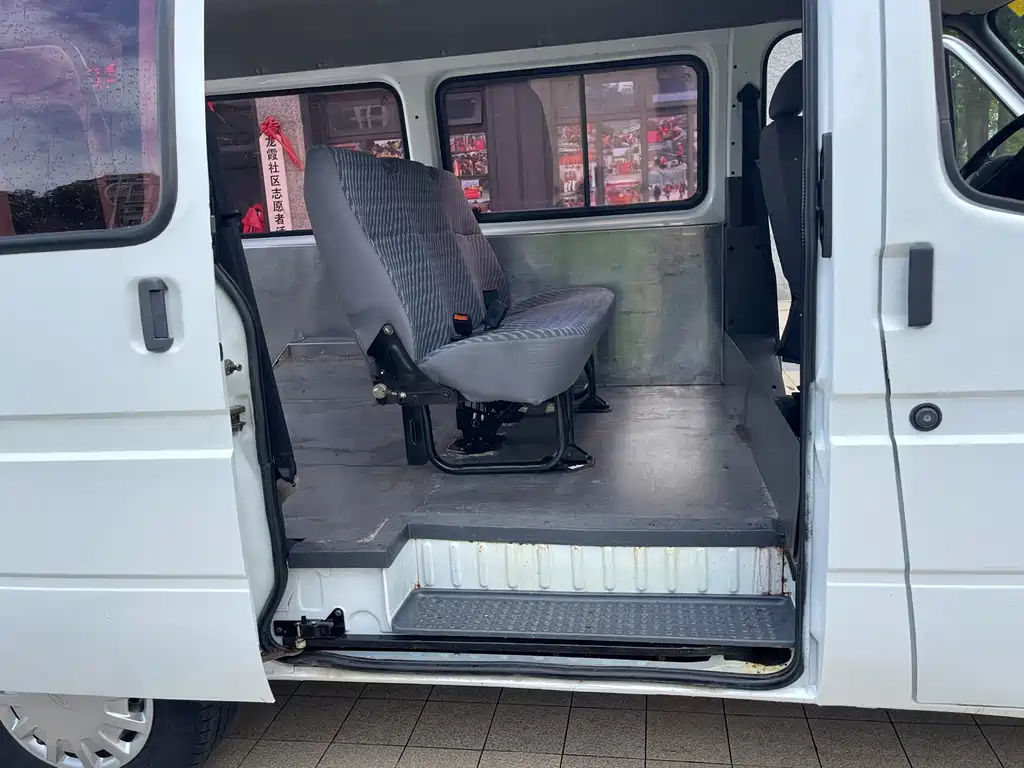 Ford Transit Classic — миниатюра 11