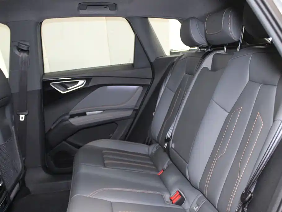 Audi Q4 e-tron — миниатюра 8