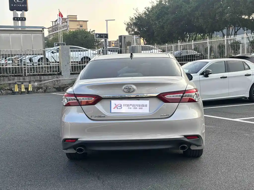 Toyota Camry — миниатюра 2