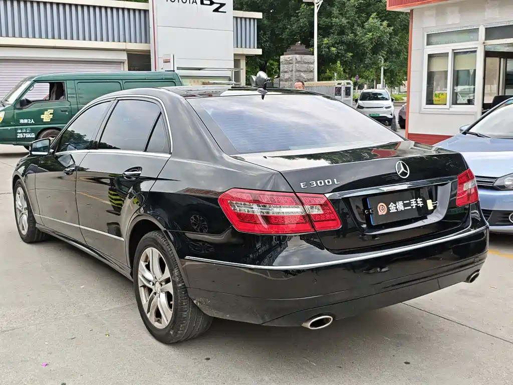 Mercedes-Benz E-Class E 2010 E 300 L Fashion