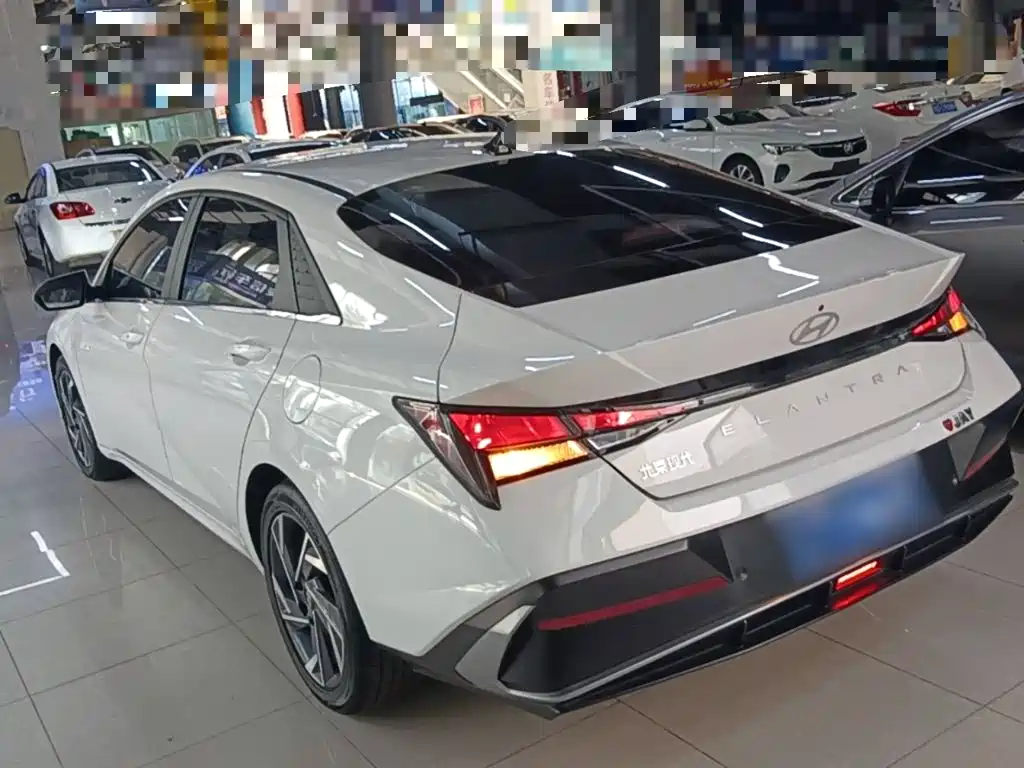 Hyundai Elantra — миниатюра 5