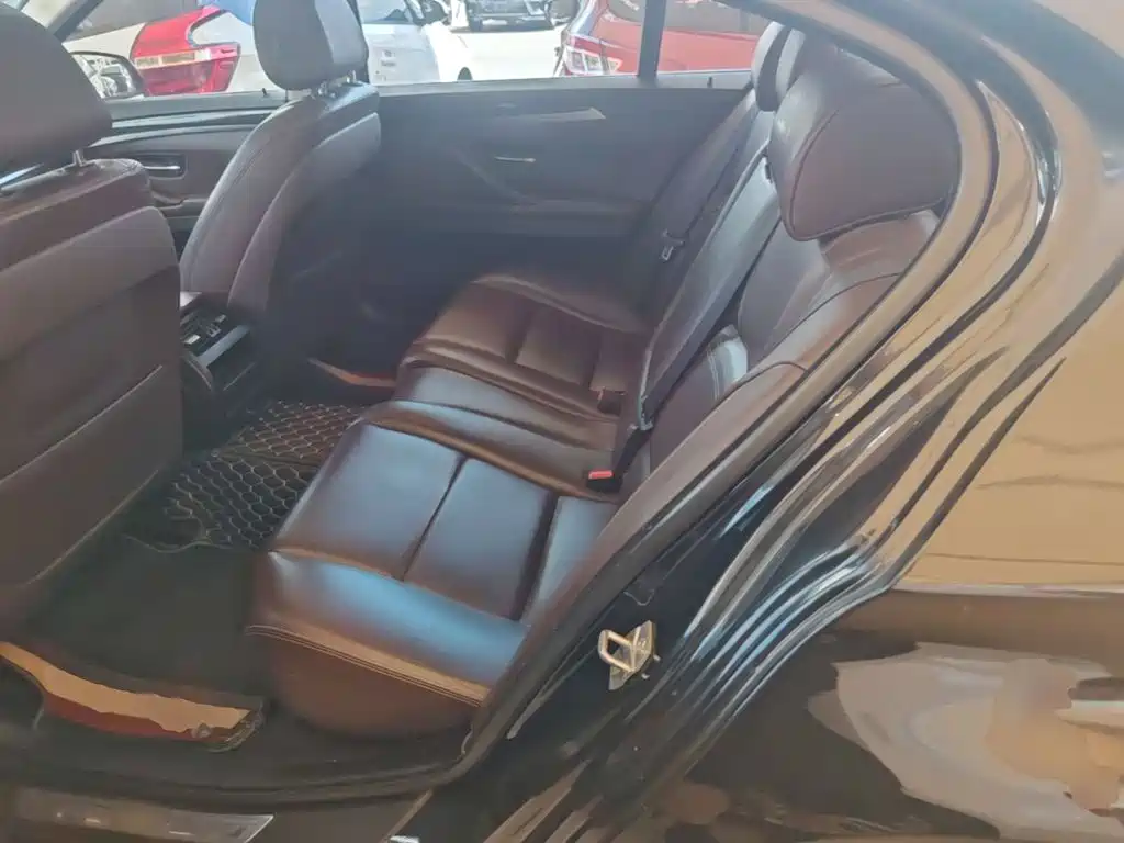 BMW 5 Series — миниатюра 17