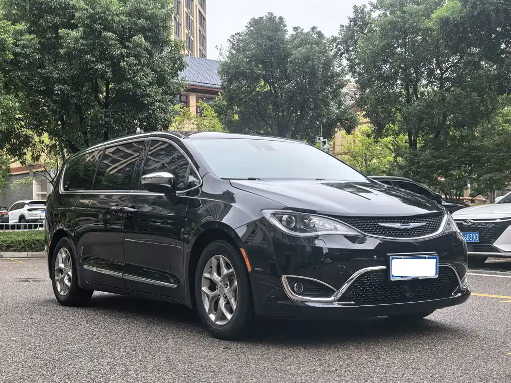 Chrysler Grand Voyager (Import) — миниатюра 3