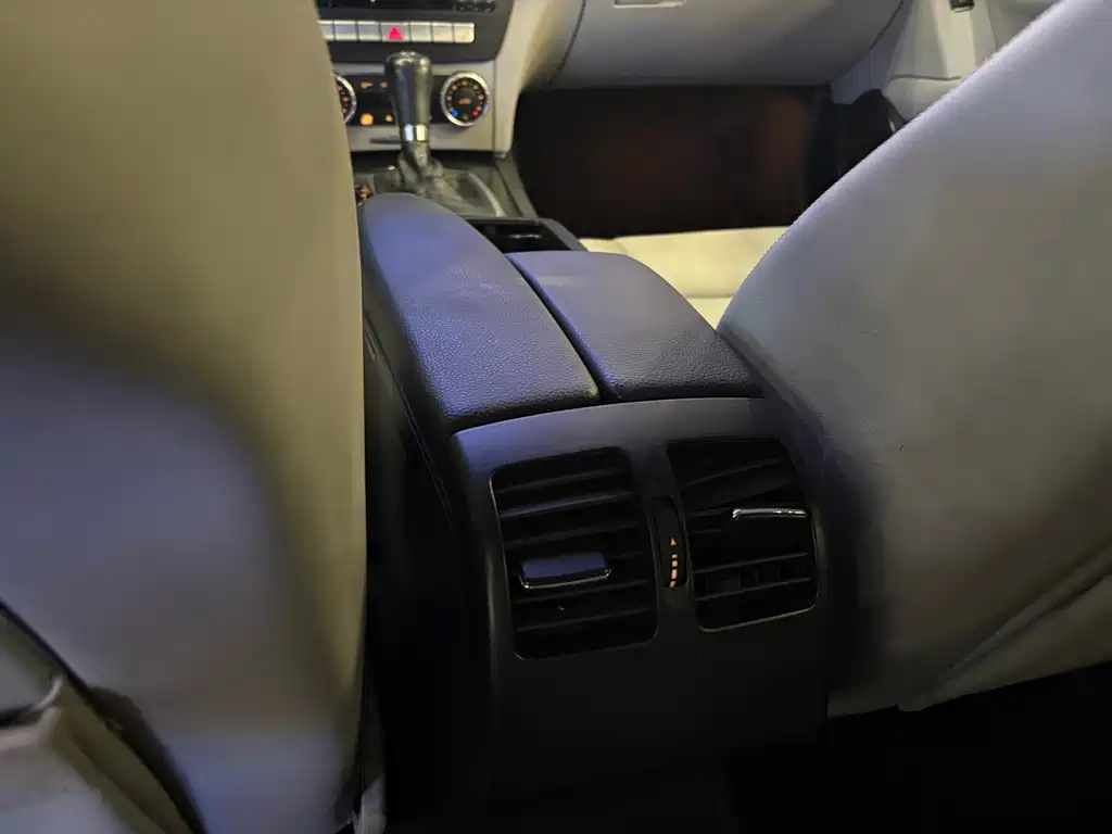 Mercedes-Benz C-Class — миниатюра 17