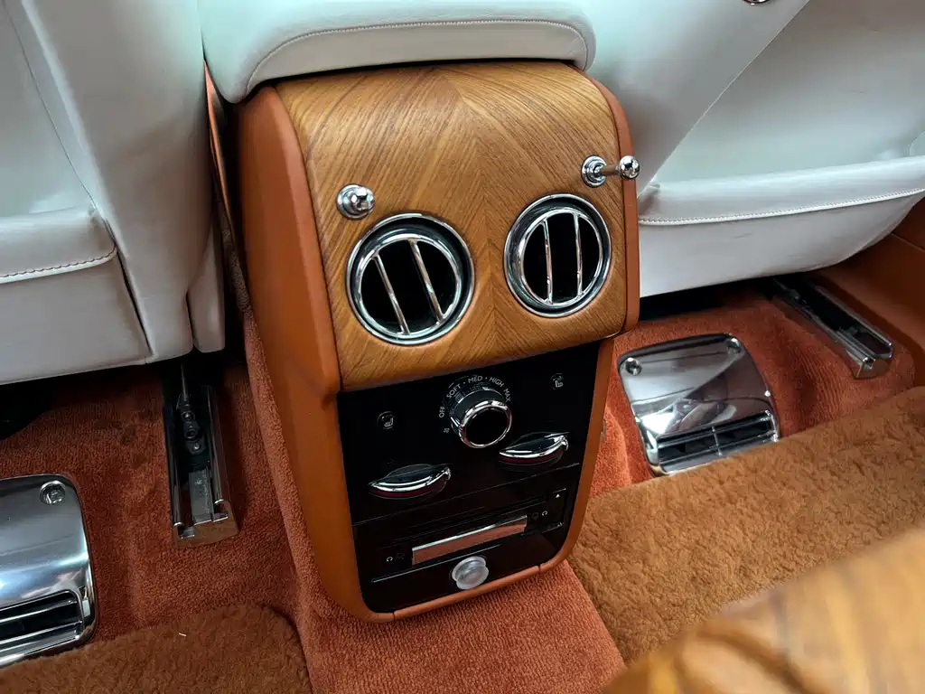 Rolls-Royce Cullinan — миниатюра 17