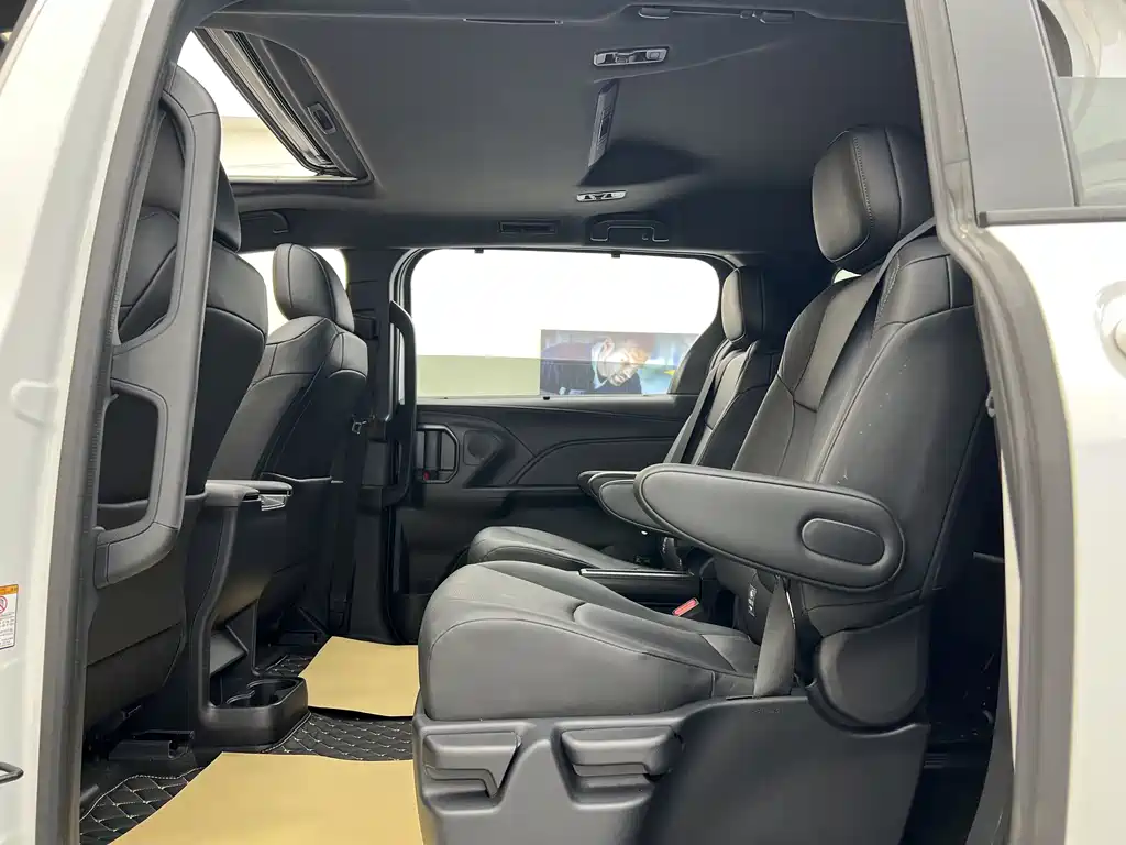 Toyota Sienna 2024 2.5L Luxury