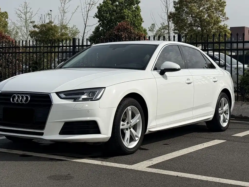 Audi A4L 2017 40 TFSI Fashion