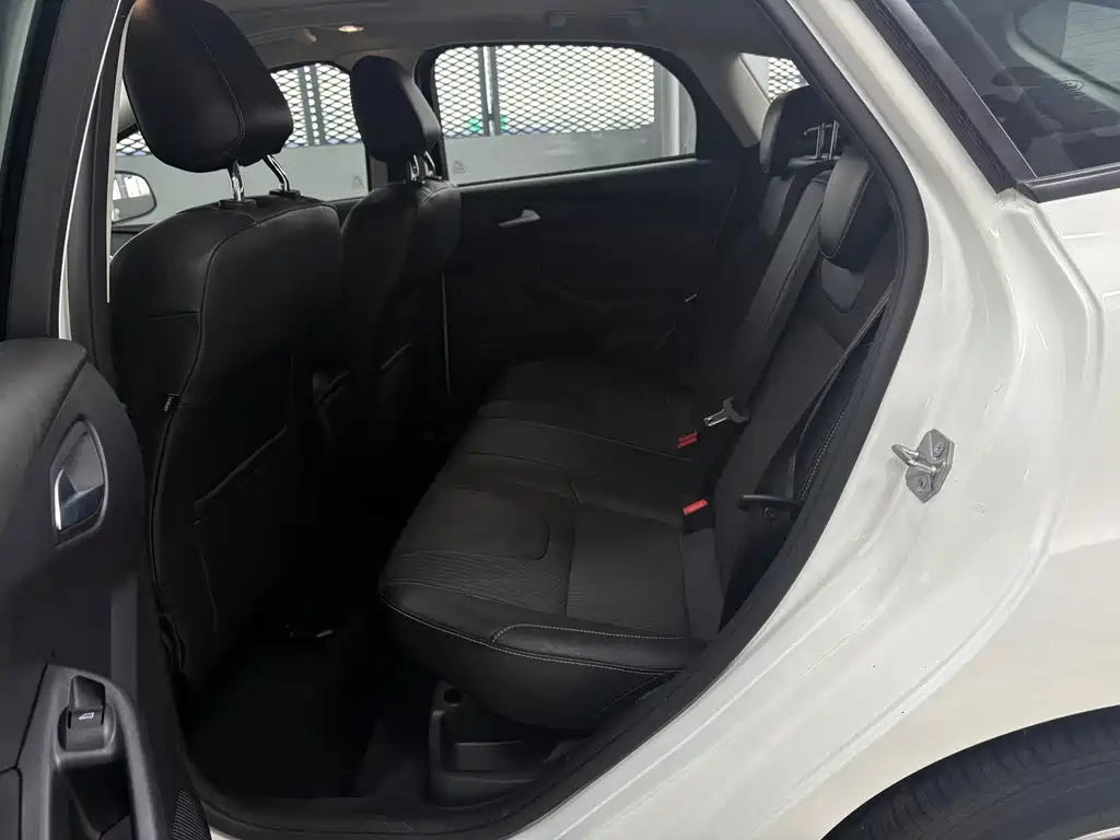 Ford Focus 2012 1.6L AT