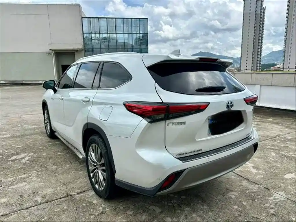 Toyota Highlander 2022 2.5L Luxury 7 мест