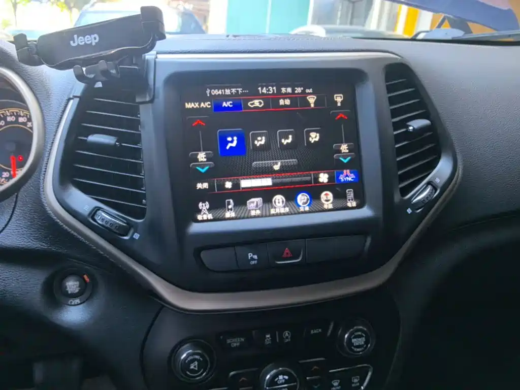 Jeep Cherokee — миниатюра 13