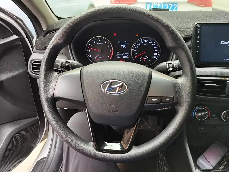 Hyundai Elantra — миниатюра 15