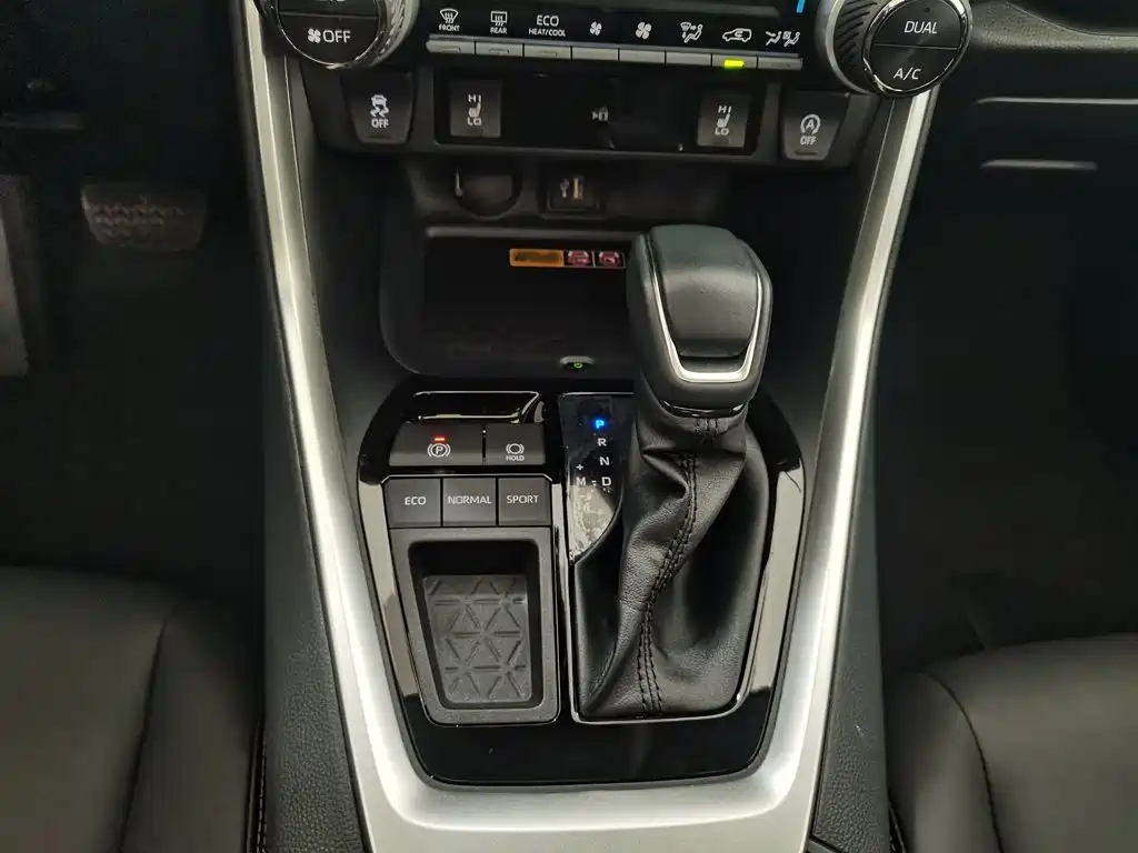 Toyota RAV4 2024 2.0L CVT Plus