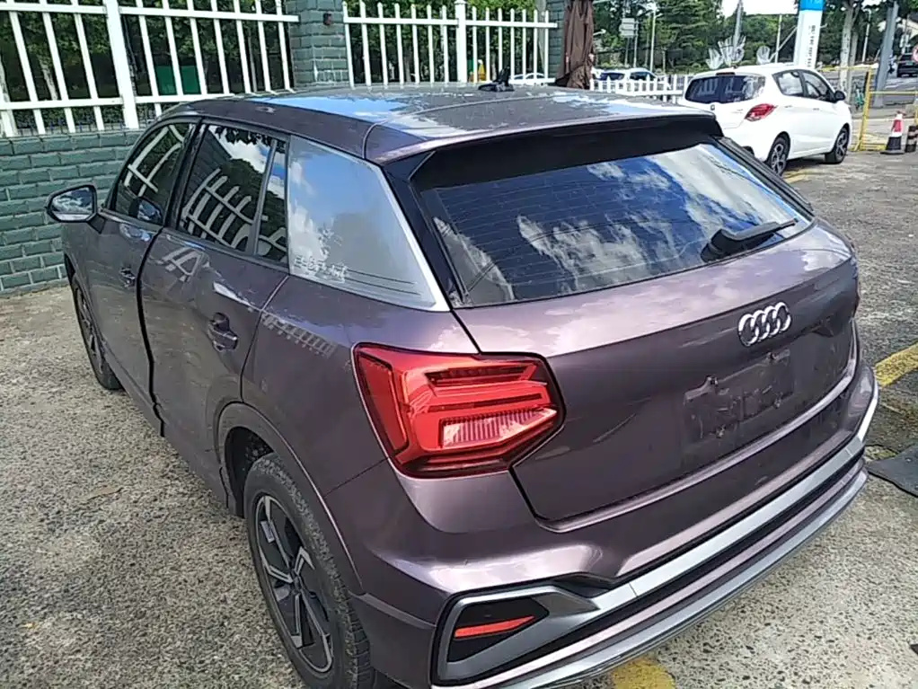 Audi Q2L e-tron — миниатюра 5
