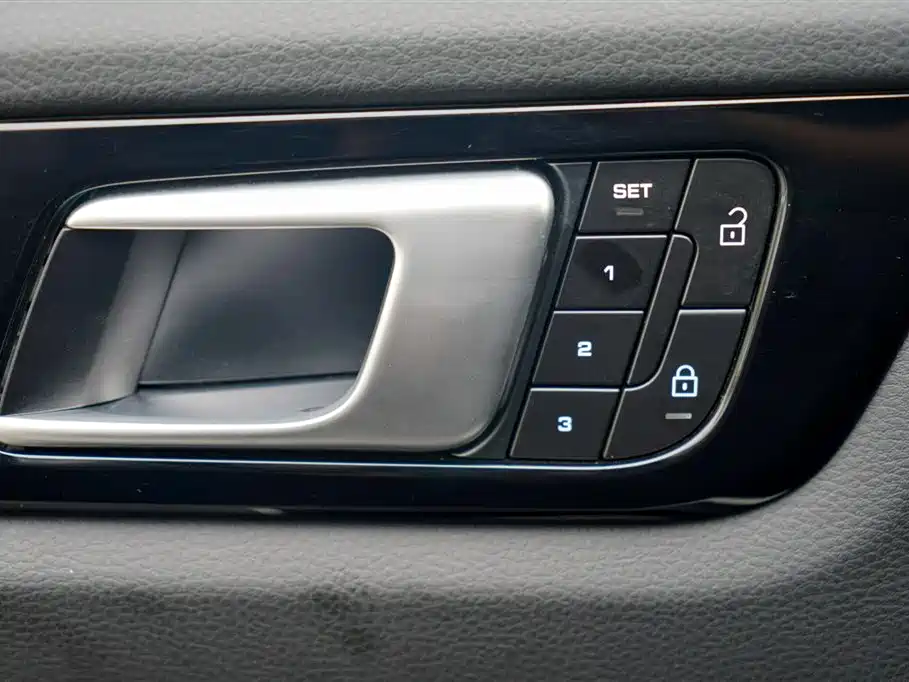 Porsche Cayenne — миниатюра 22
