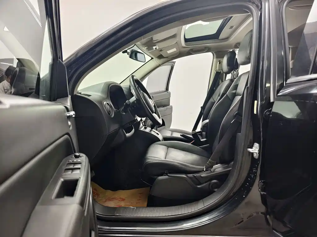 Jeep Compass (Import) — миниатюра 11