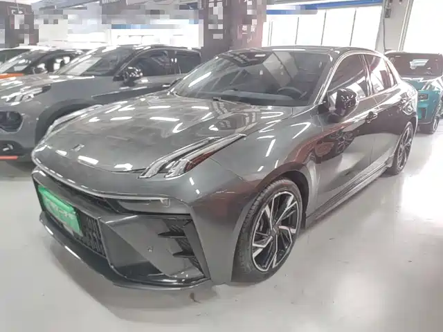 Lynk & Co 03