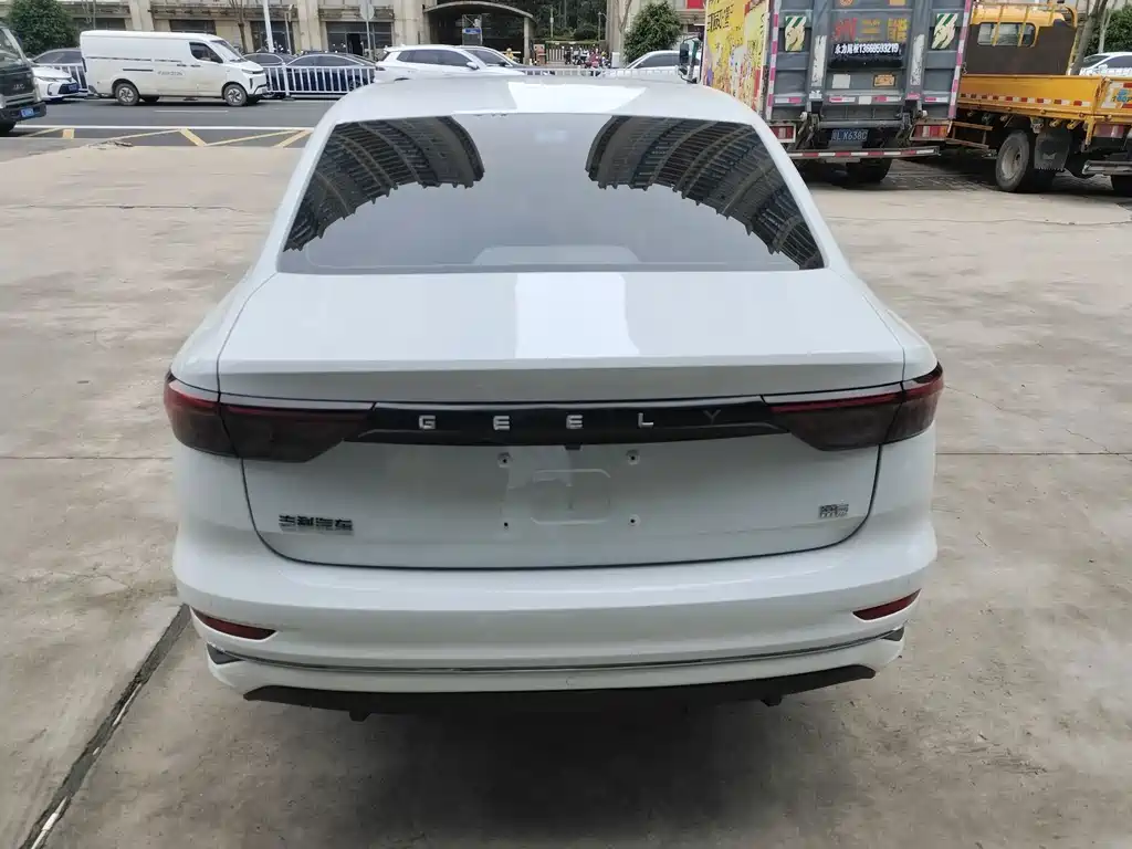 Geely Emgrand — миниатюра 10