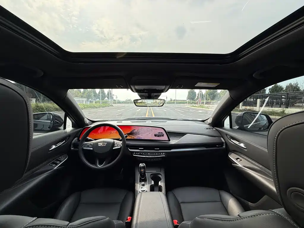 Cadillac XT4 — миниатюра 8
