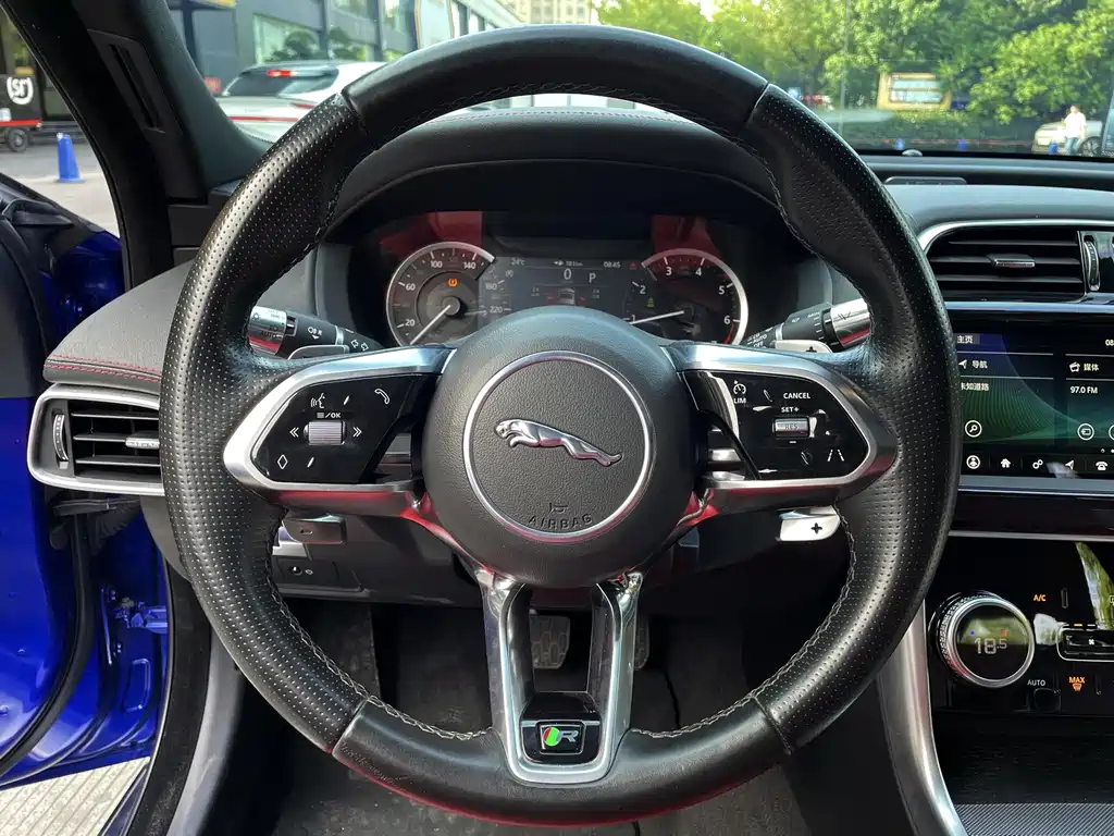 Jaguar XEL — миниатюра 9