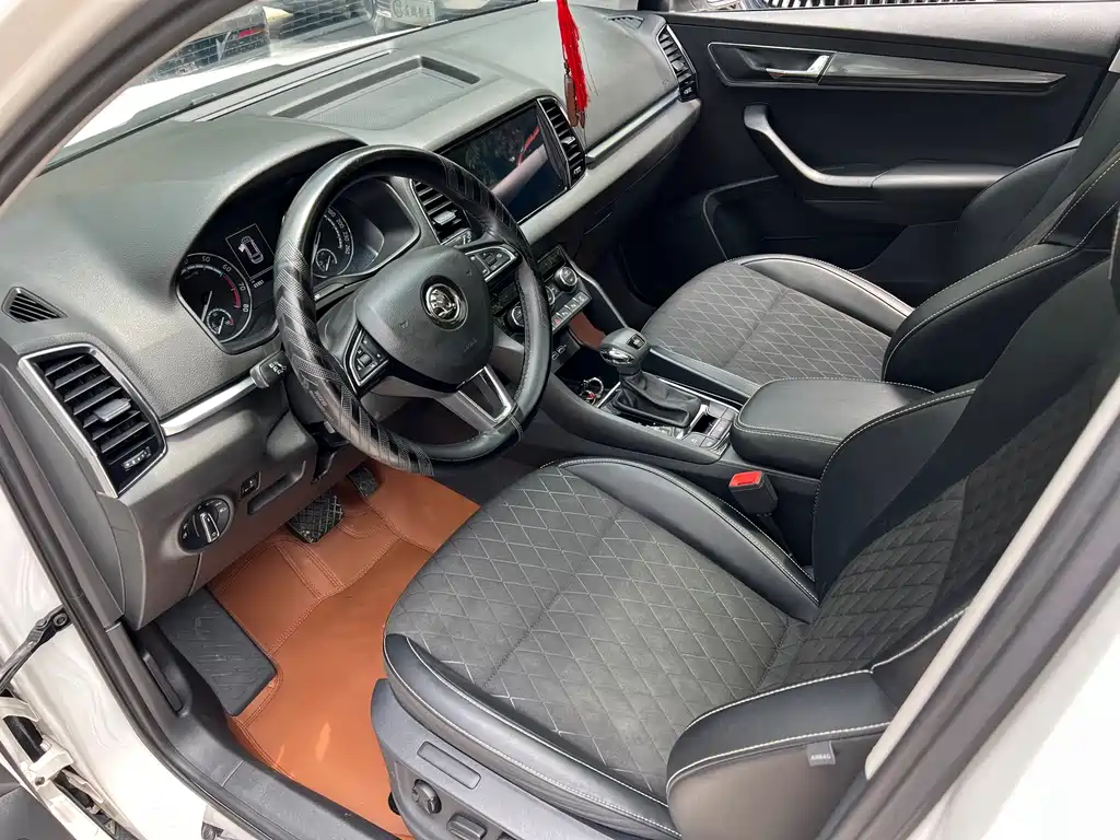 Skoda Karoq TSI280 Luxury Edition, фото 9