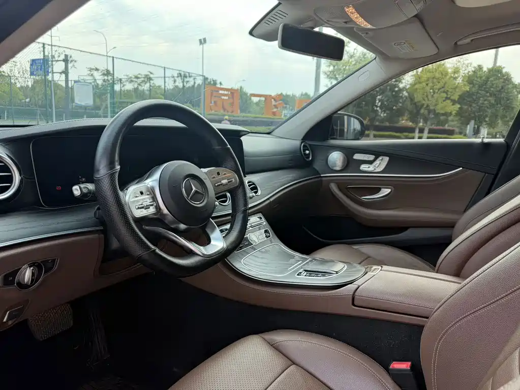 Mercedes-Benz E-Class — миниатюра 4