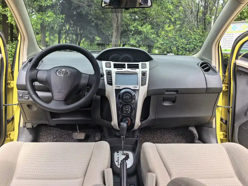 Toyota Yaris — миниатюра 7