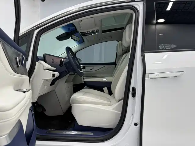 Buick GL8 Hybrid — миниатюра 7