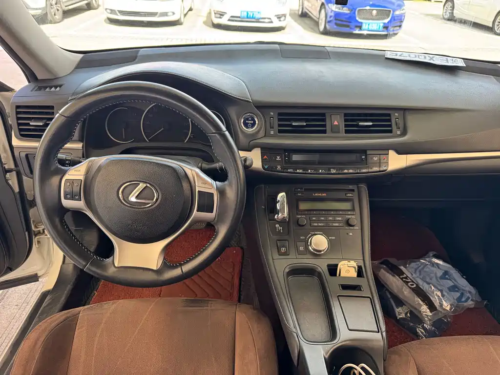 Lexus CT — миниатюра 5