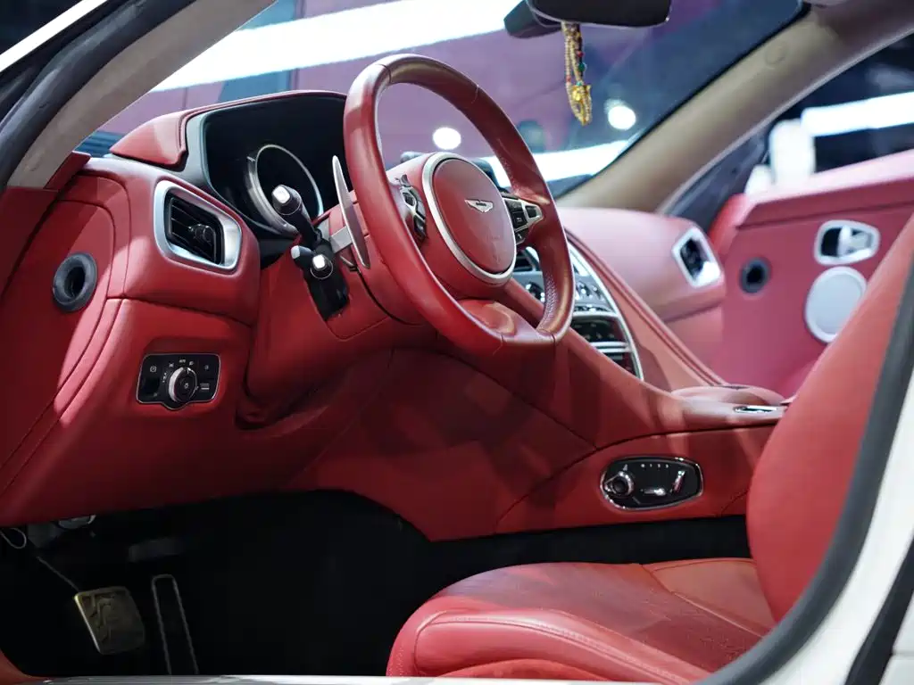 Aston Martin DB11 — миниатюра 23