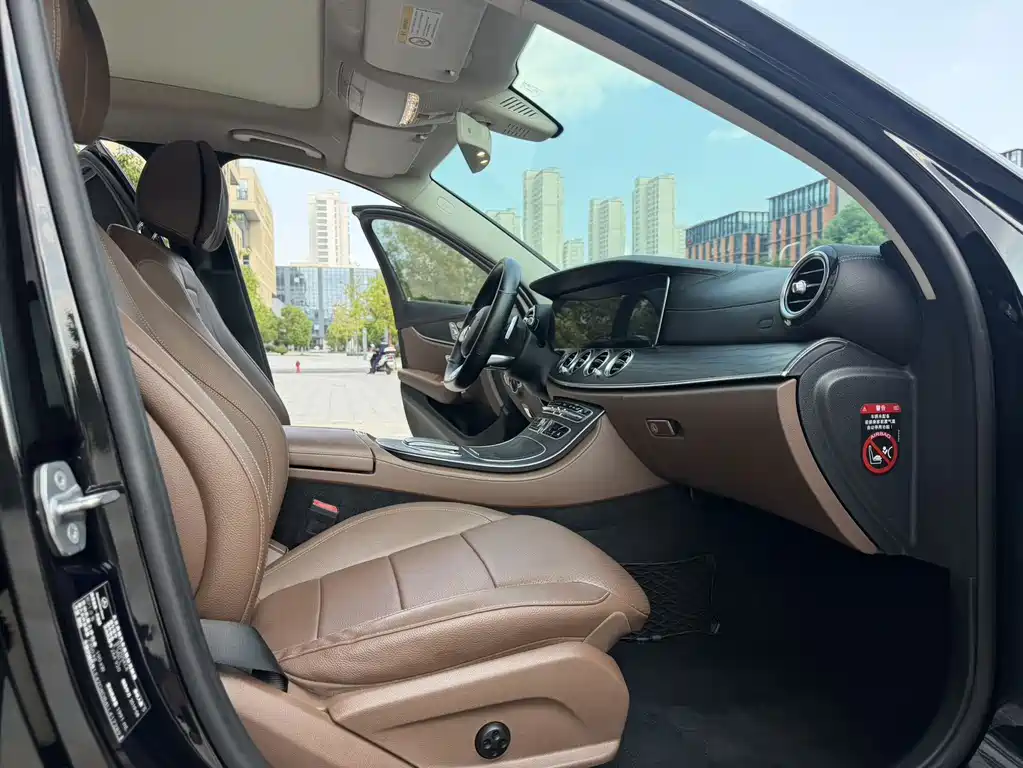 Mercedes-Benz E-Class — миниатюра 7