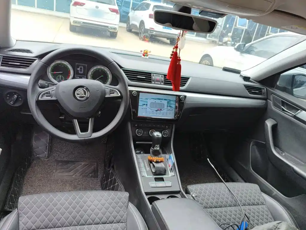 Skoda Superb — миниатюра 10