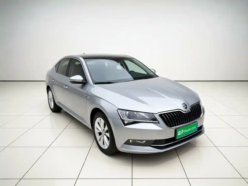 Skoda Superb — миниатюра 3