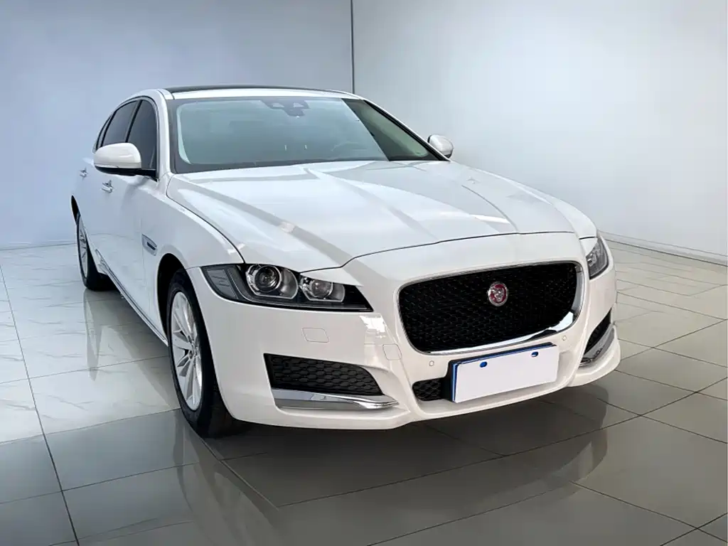 Jaguar XFL — миниатюра 3