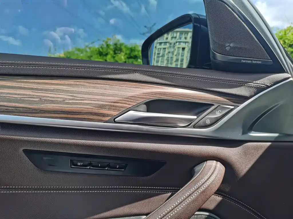 BMW 5 Series — миниатюра 25