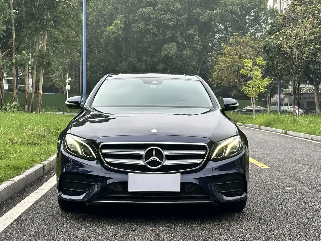 Mercedes-Benz E-Class — миниатюра 2