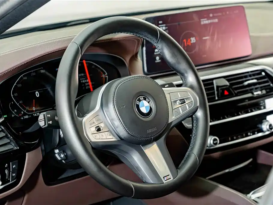BMW 5 Series — миниатюра 10