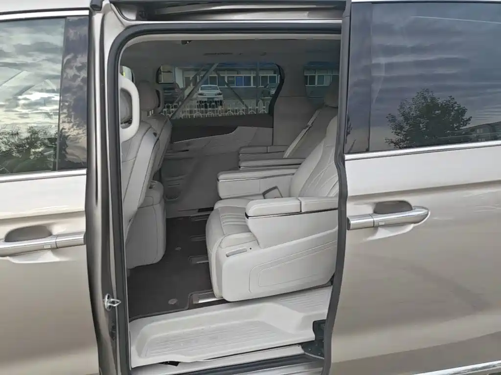 Roewe iMAX8 New Energy — миниатюра 17