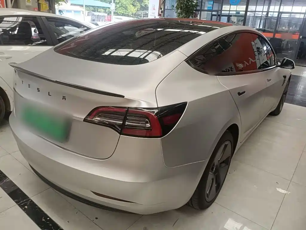 Tesla Model 3 — миниатюра 7
