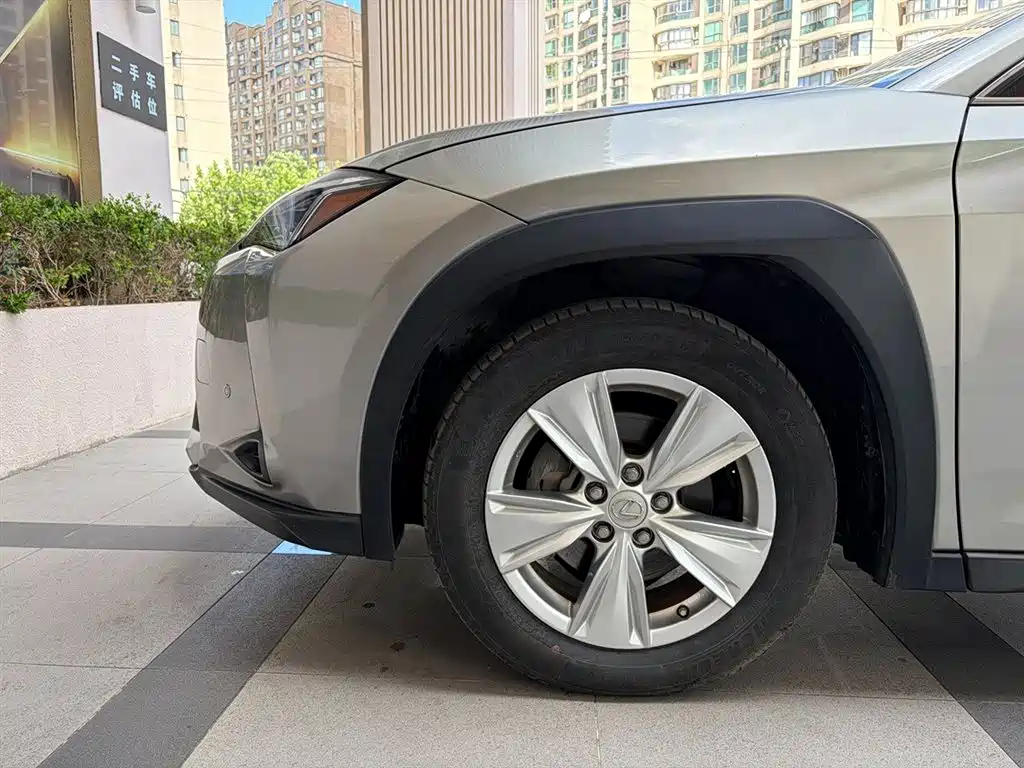 Lexus UX — миниатюра 11